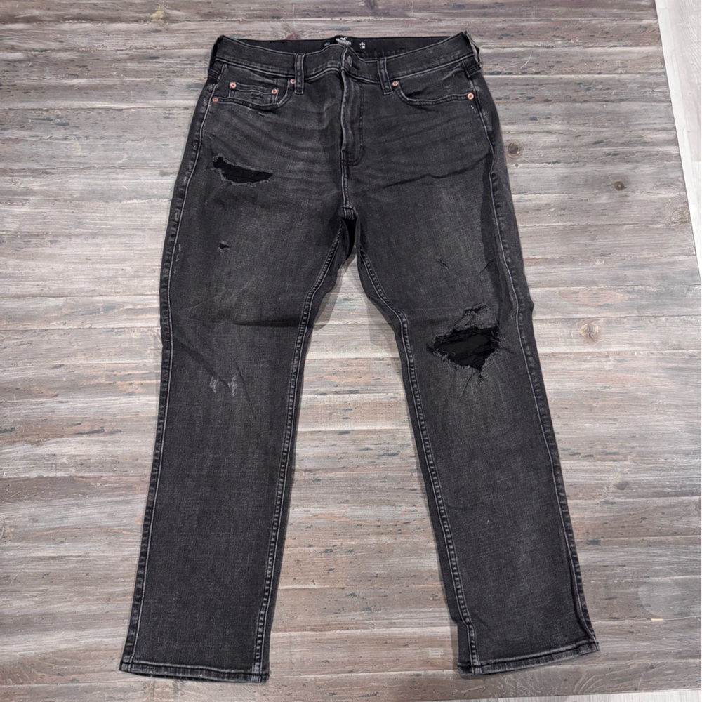 NWOT Men’s Hollister Slim Straight Distressed Black Jeans